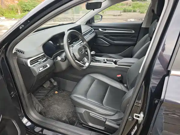 Geely Emgrand 2022