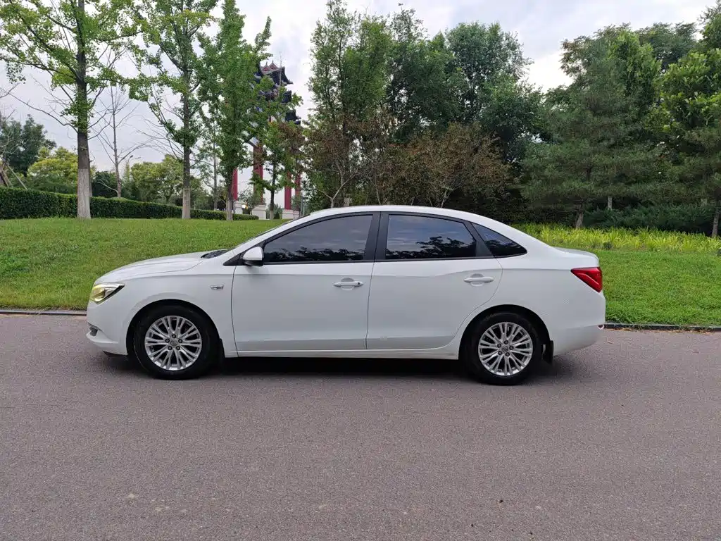 Buick Excelle 2015 — фото 13