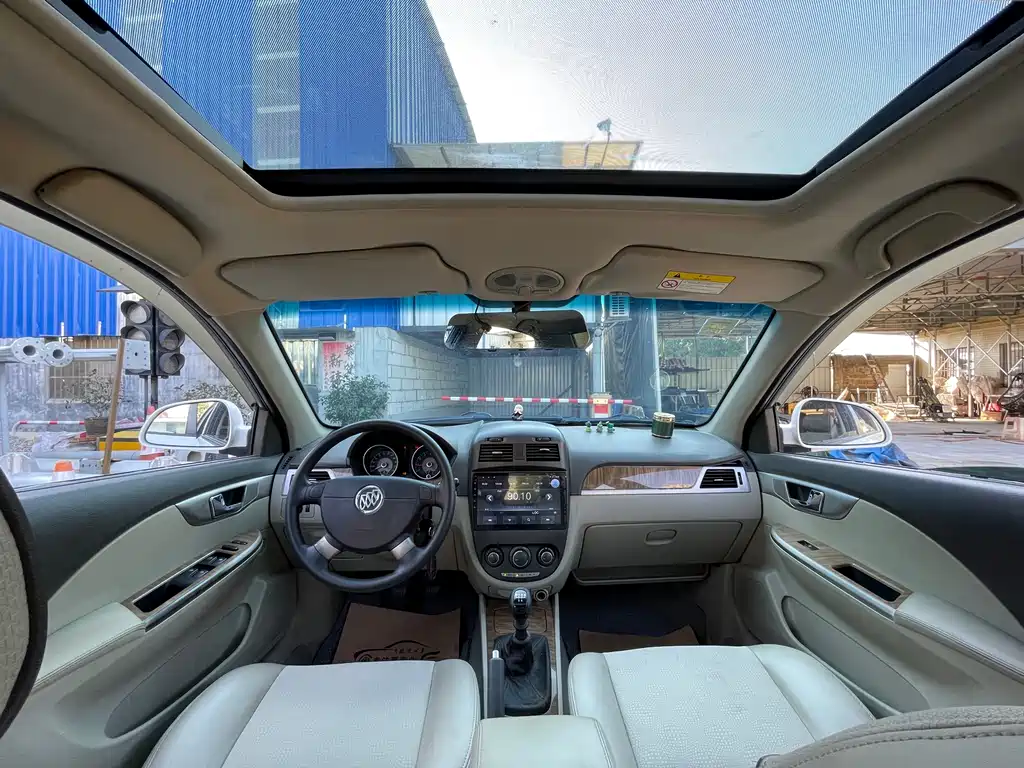 Buick Excelle 2015 — фото 9