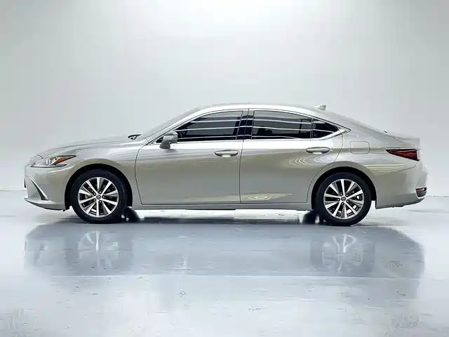 Lexus ES 2019 — фото 7