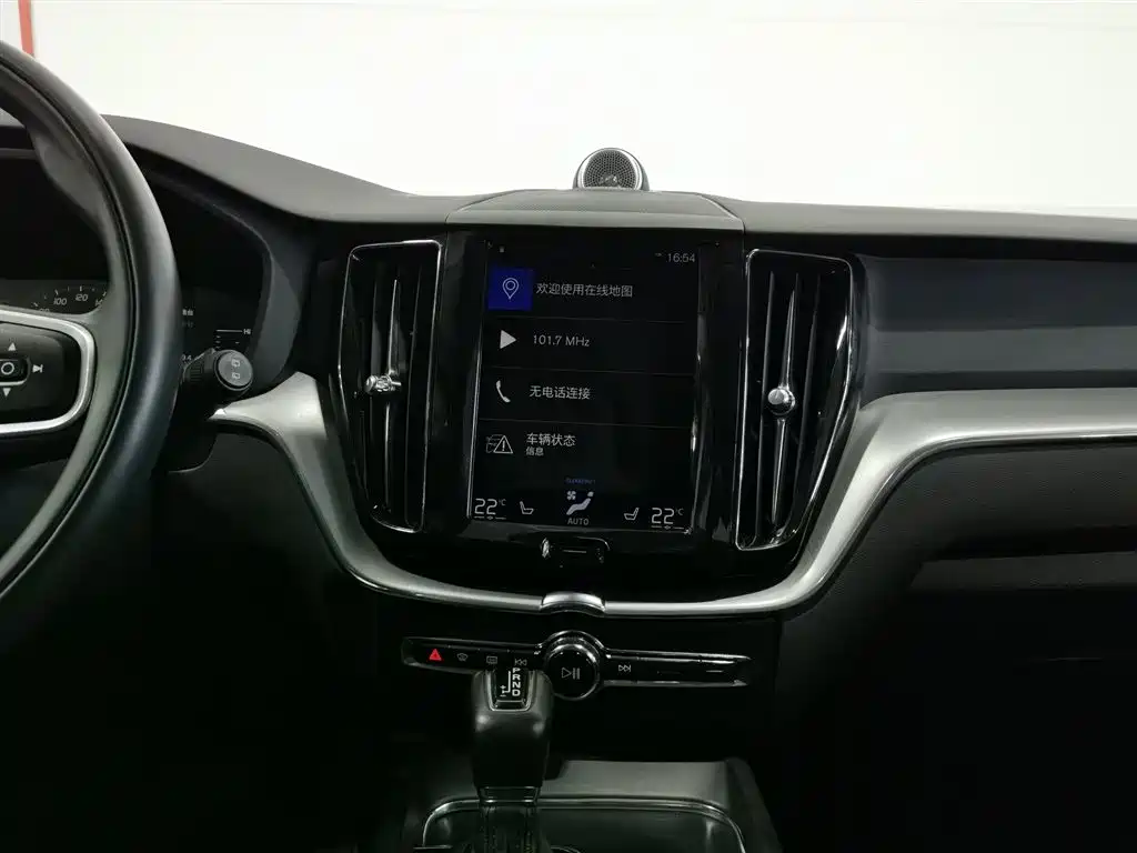 Volvo XC60 2020 — фото 12