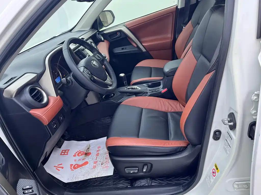 Toyota RAV4 2015 — фото 11