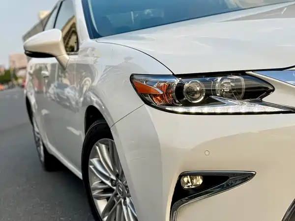Lexus ES 2016
