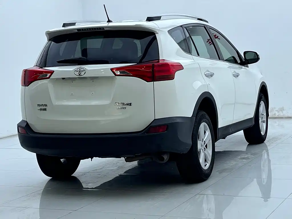 Toyota RAV4 2015 — фото 7