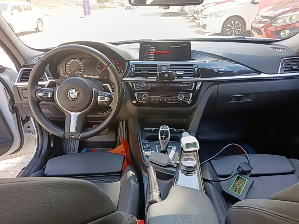 BMW 3 Series 2019 — фото 10