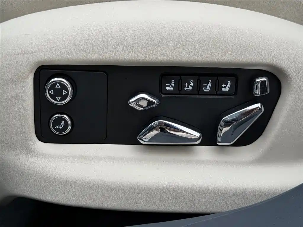 Bentley Flying Spur PHEV 2025 — фото 17