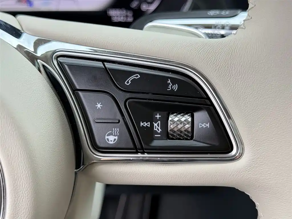 Bentley Flying Spur PHEV 2025 — фото 30