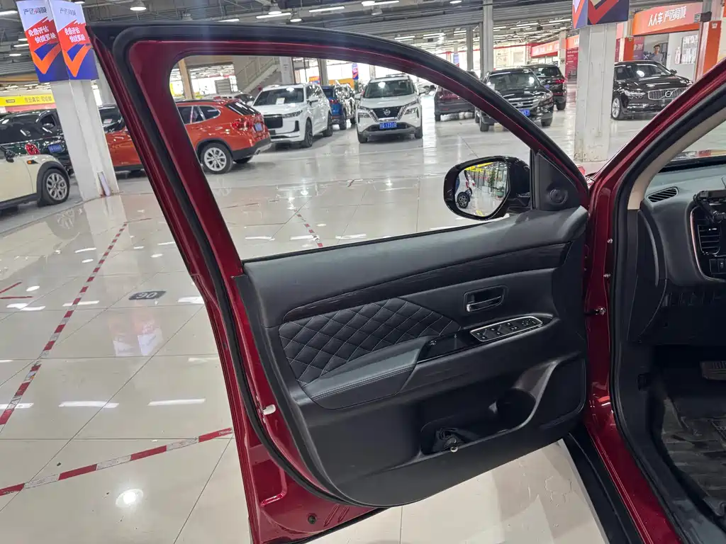 Mitsubishi Outlander 2020 — фото 17