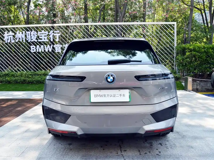 BMW iX 2025