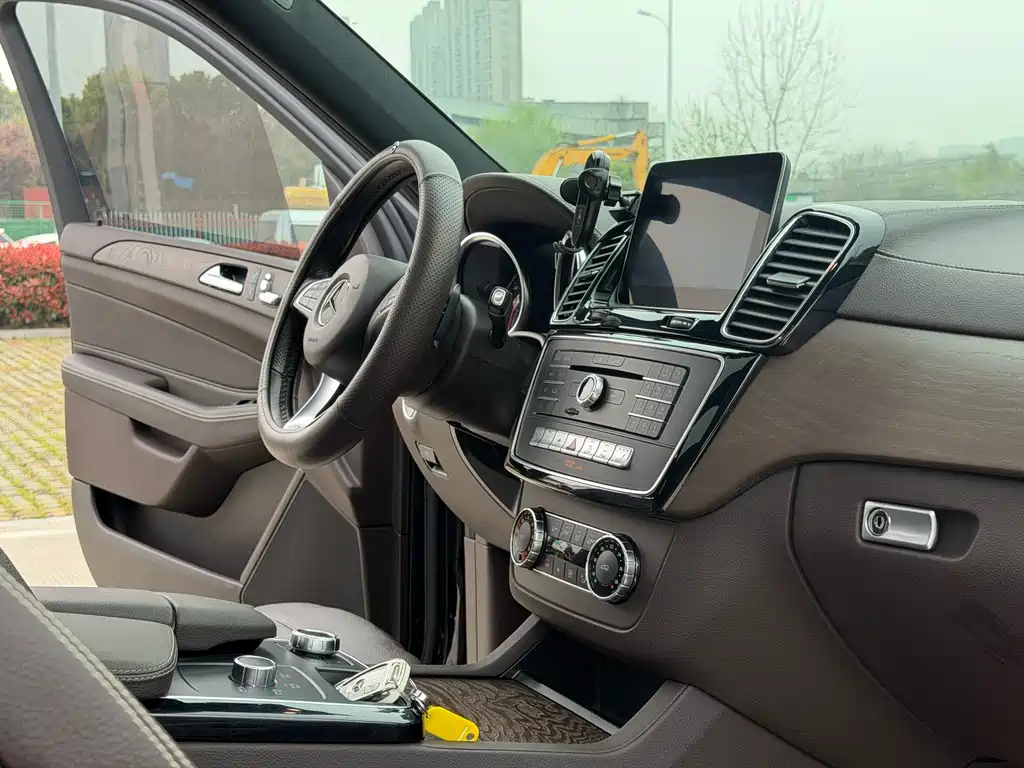 Mercedes-Benz GLE 2017 — фото 12