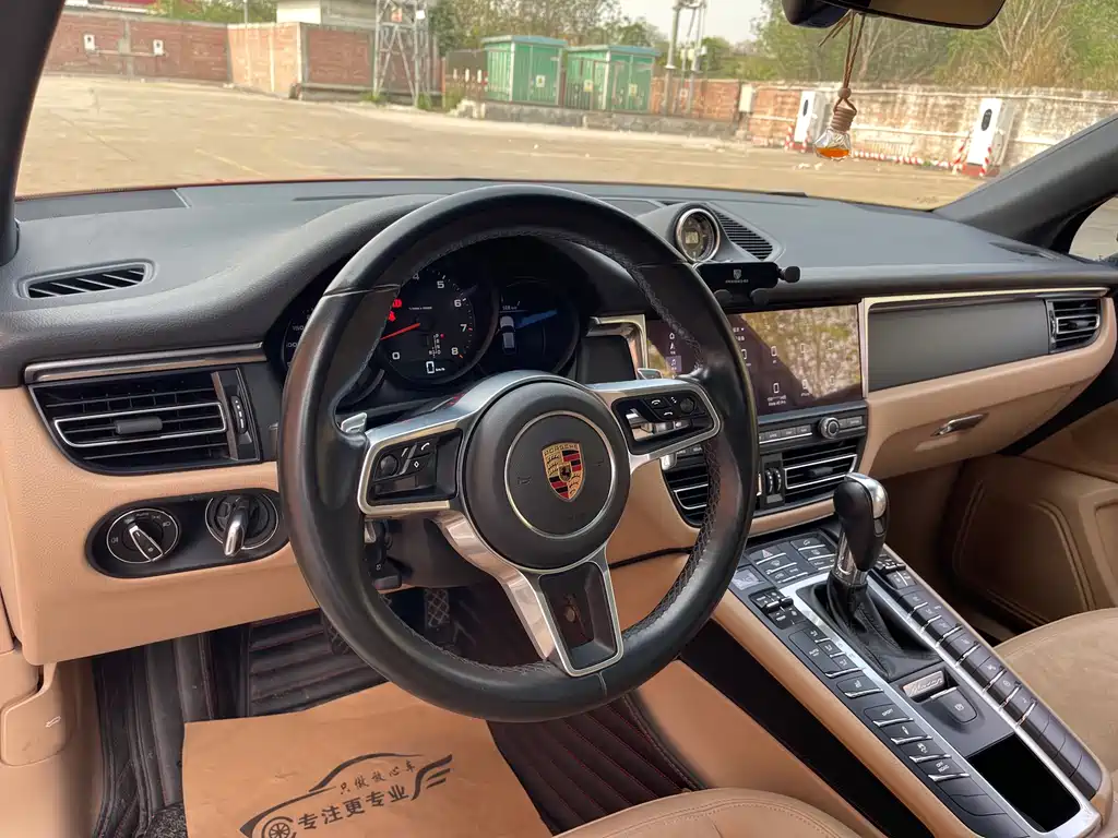 Porsche Macan 2020 — фото 14