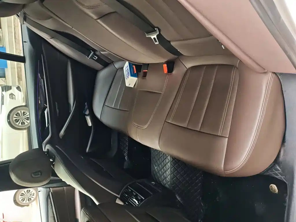BMW 5 Series 2019 — фото 10