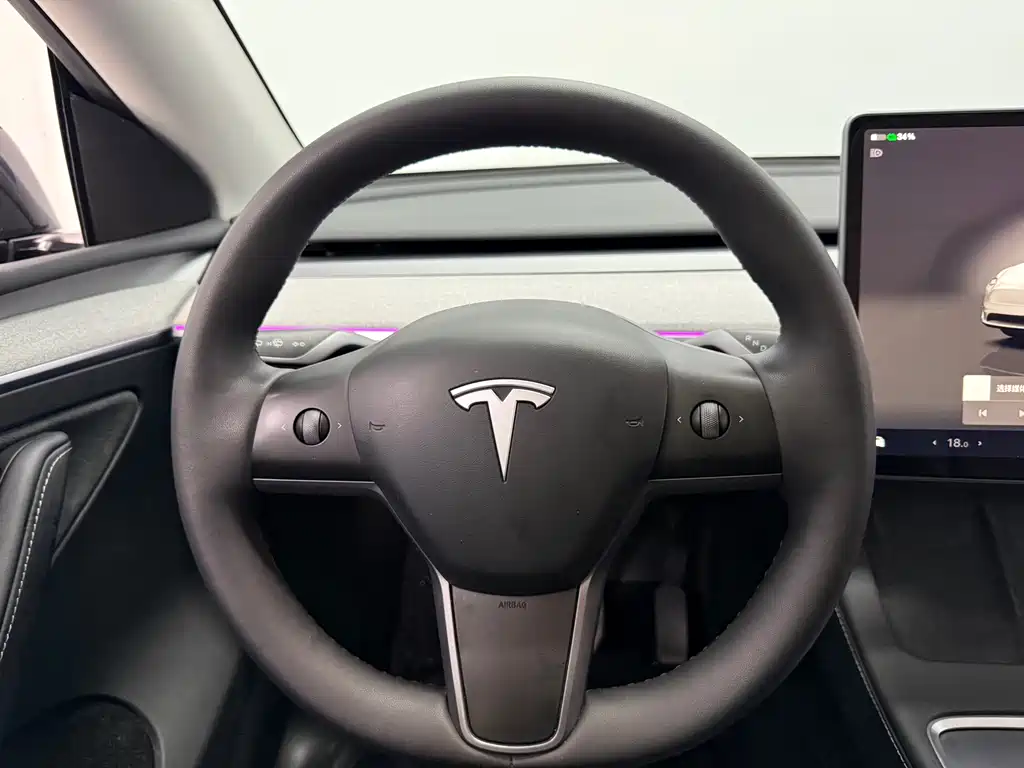 Tesla Model Y 2024 — фото 13