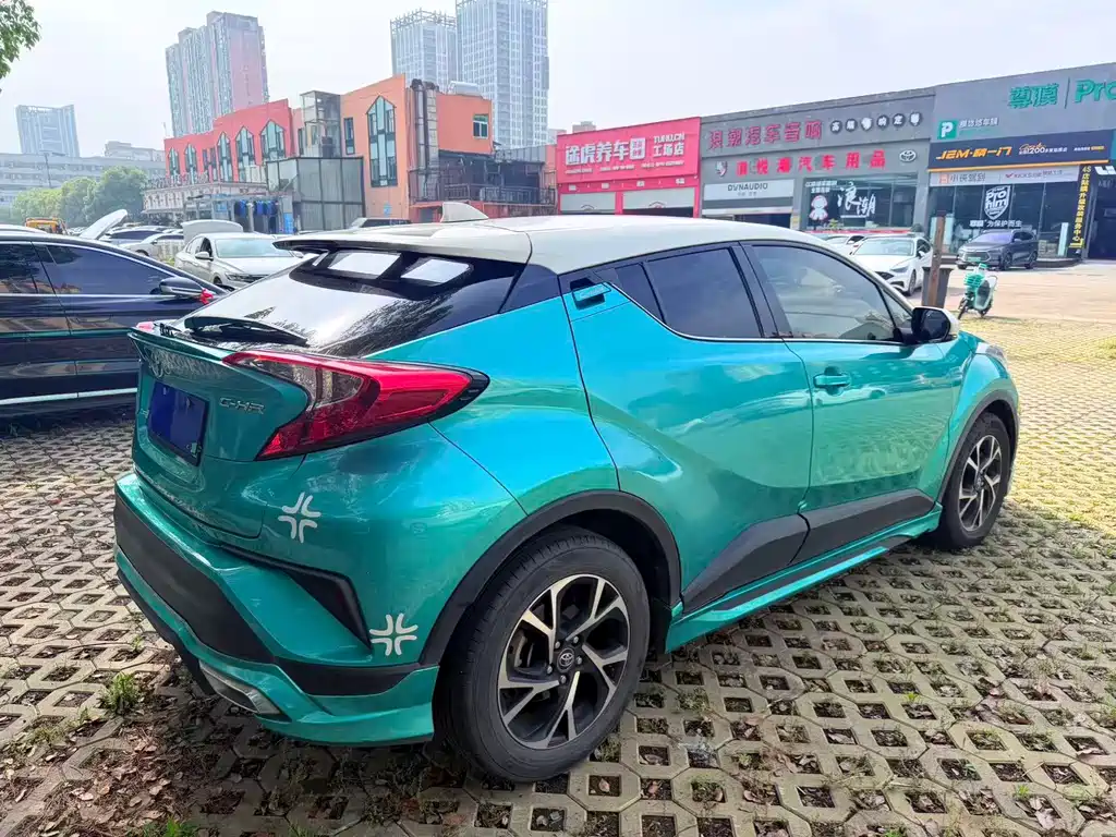 Toyota C-HR 2018 — фото 9