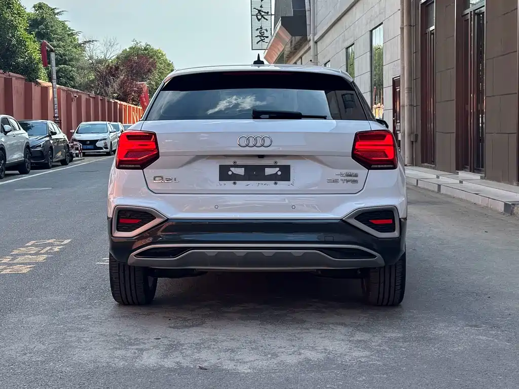 Audi Q2L 2022 — фото 5