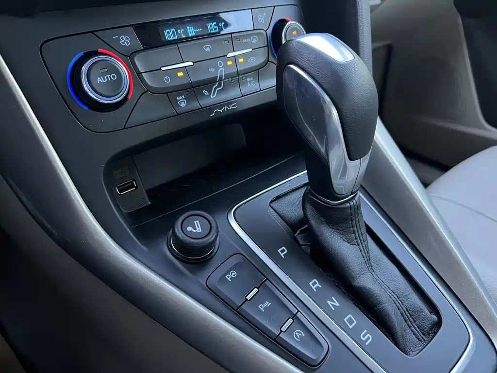 Ford Focus 2016 — фото 15