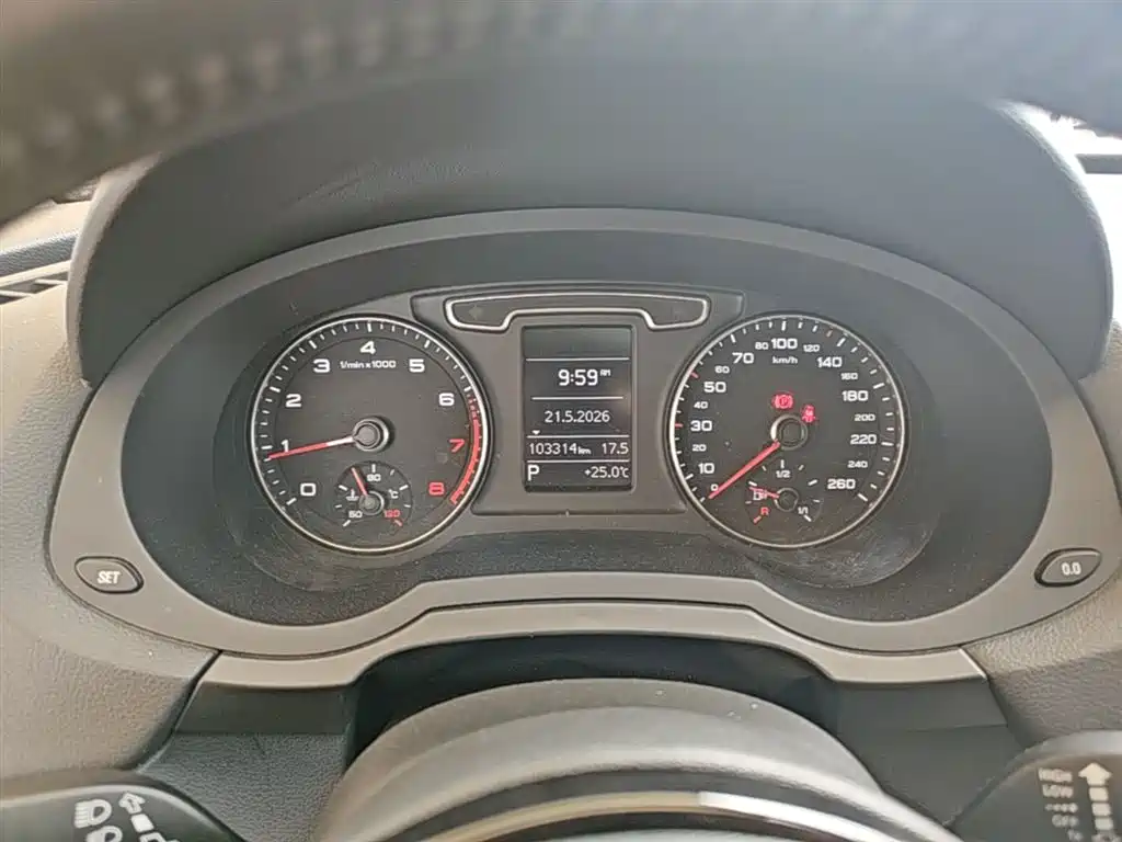 Audi Q3 2015 — фото 12