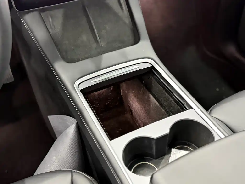 Tesla Model Y 2023 — фото 13