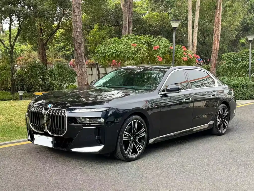 BMW 7 Series 2023 — фото 2