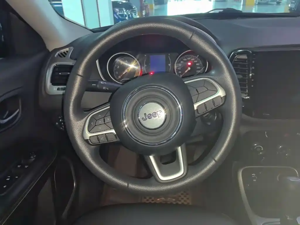 Jeep Compass 2019 — фото 11