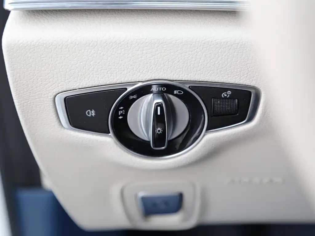 Mercedes-Benz E-Class 2021 — фото 14