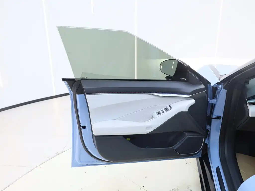 XPeng P7 2025 — фото 28