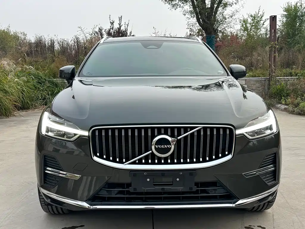 Volvo XC60 2022 — фото 2