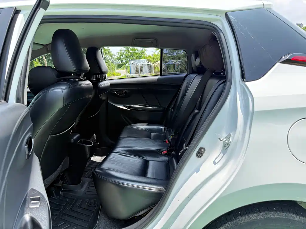 Toyota Yaris L 2022 — фото 8