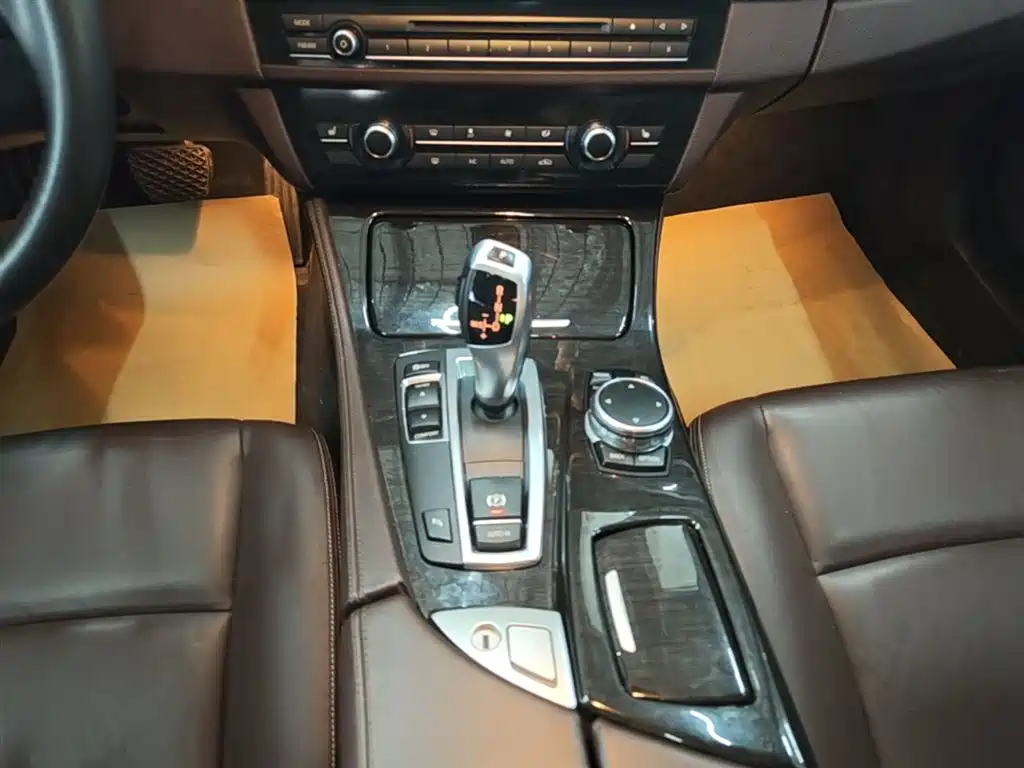 BMW 5 Series 2016 — фото 14