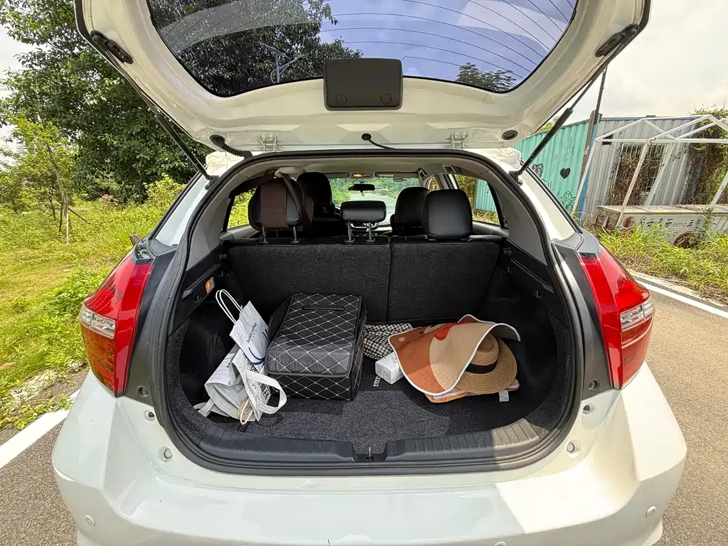 Toyota Yaris L 2022 — фото 17