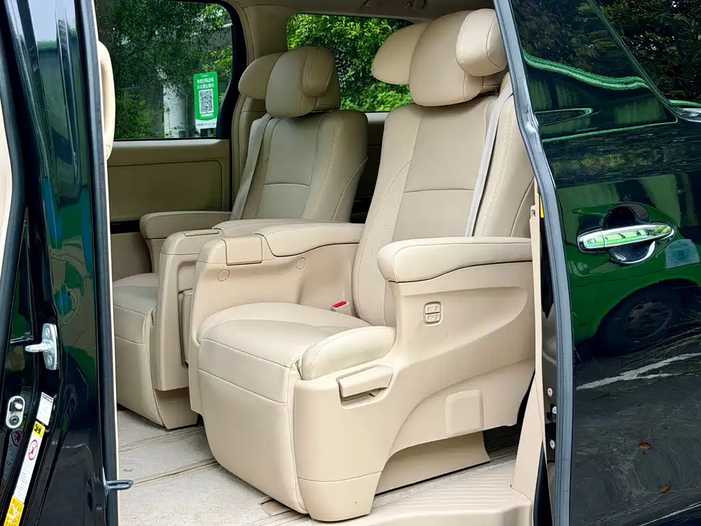 Toyota Alphard 2012 — фото 18