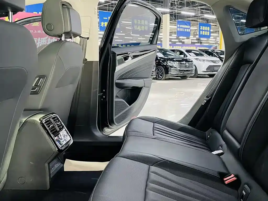 Volkswagen Passat 2025