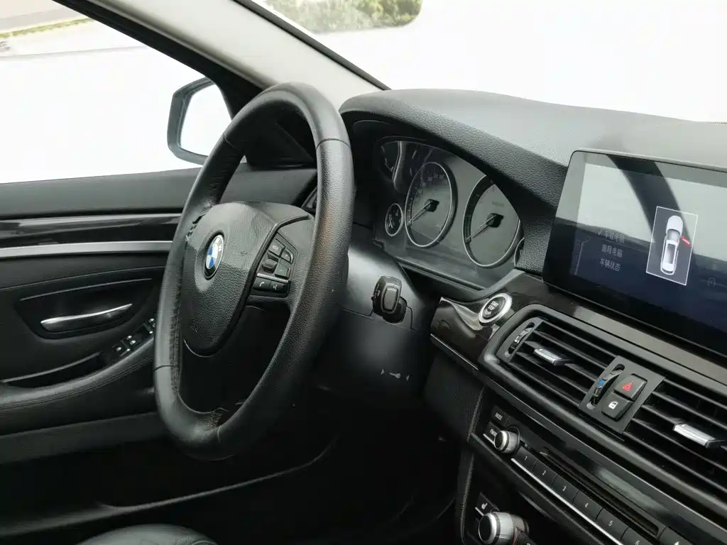 BMW 5 Series 2013 — фото 22