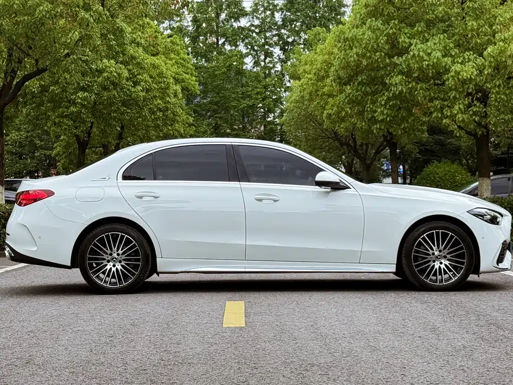Mercedes-Benz C-Class 2025 — фото 4