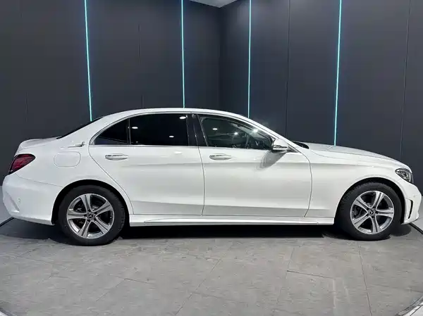 Mercedes-Benz C-Class 2021