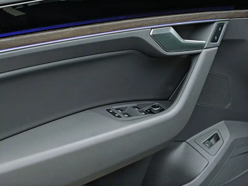 Volkswagen Touareg 2023 — фото 12