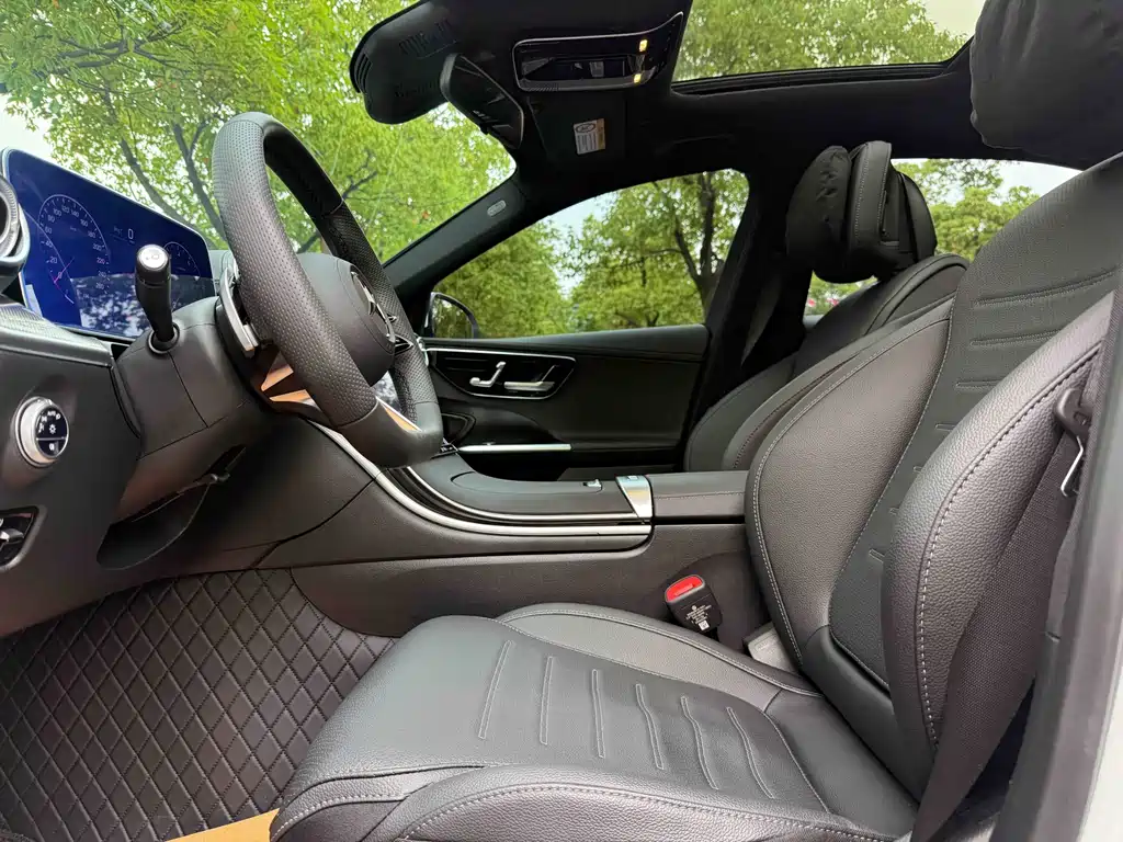 Mercedes-Benz C-Class 2025 — фото 10