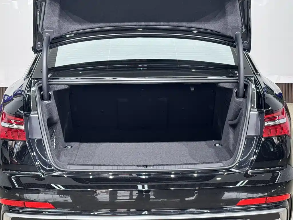 Audi A6L 2023 — фото 17