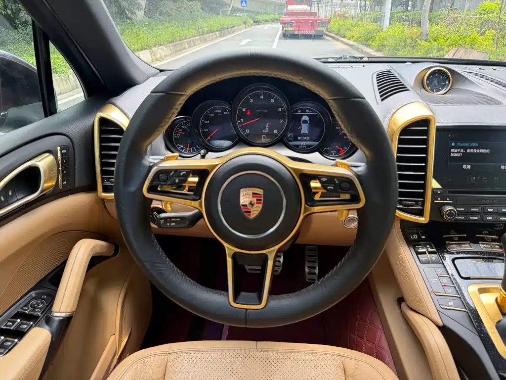 Porsche Cayenne 2017 — фото 10