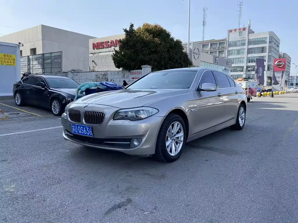 BMW 5 Series 2012 — фото 1