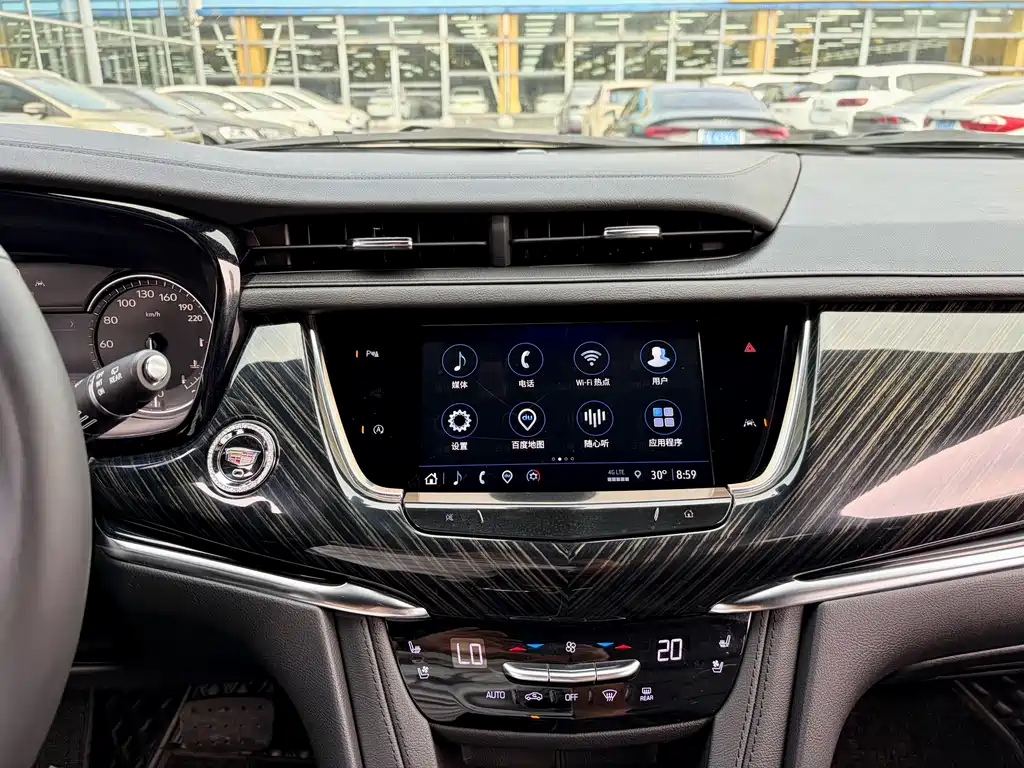 Cadillac XT6 2022 — фото 8