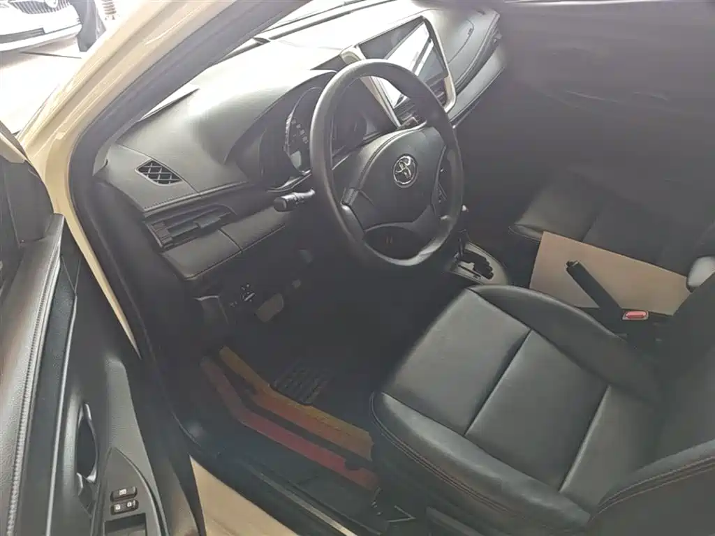 Toyota Yaris L 2020 — фото 16