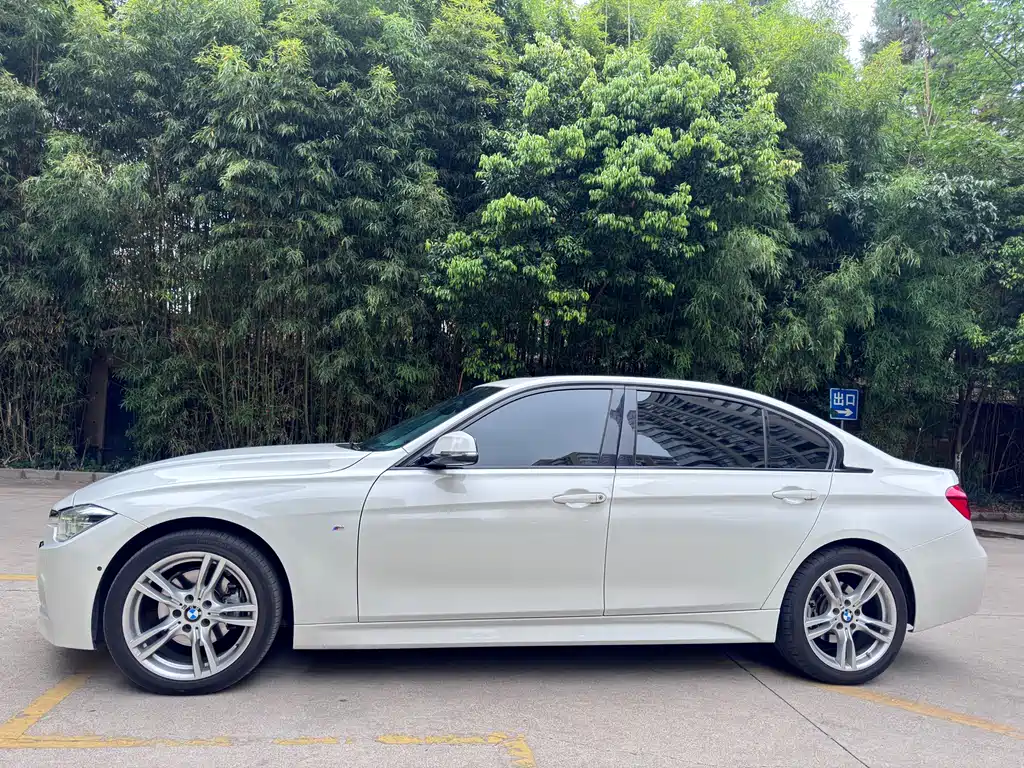 BMW 3 Series 2018 — фото 10