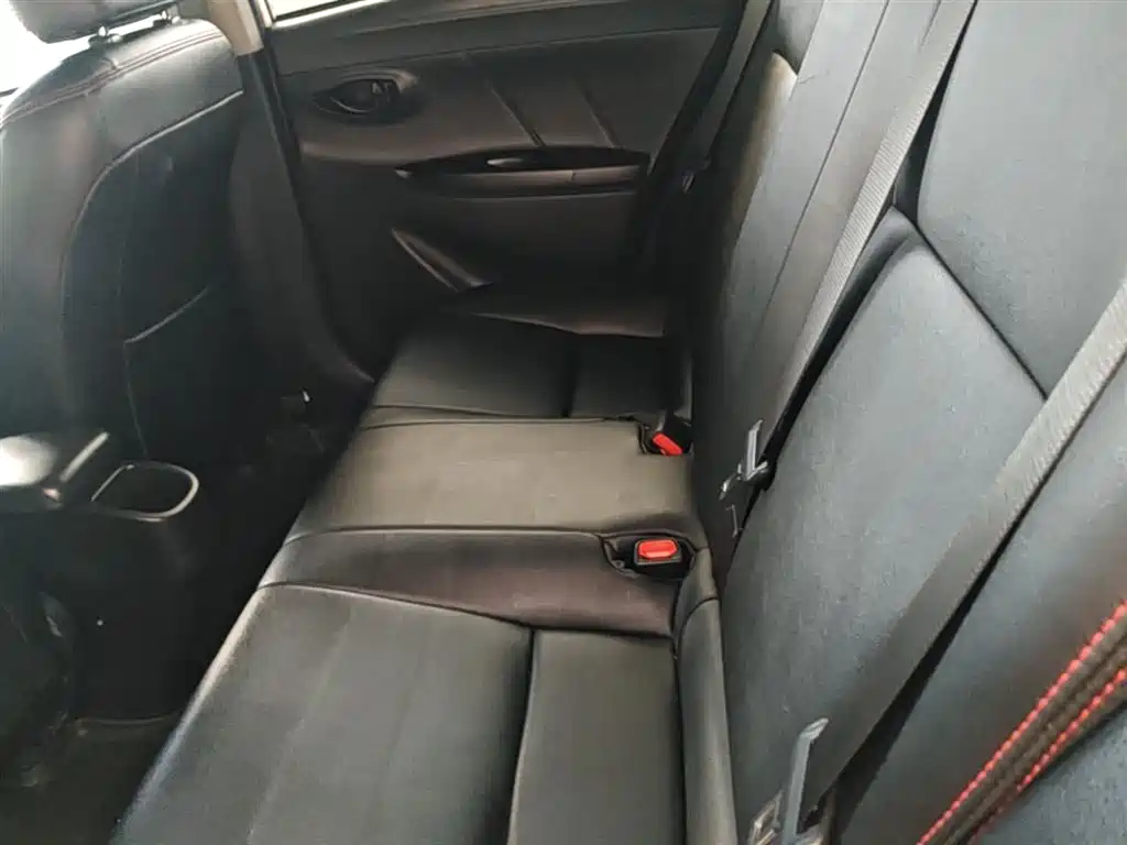 Toyota Yaris L 2020 — фото 17