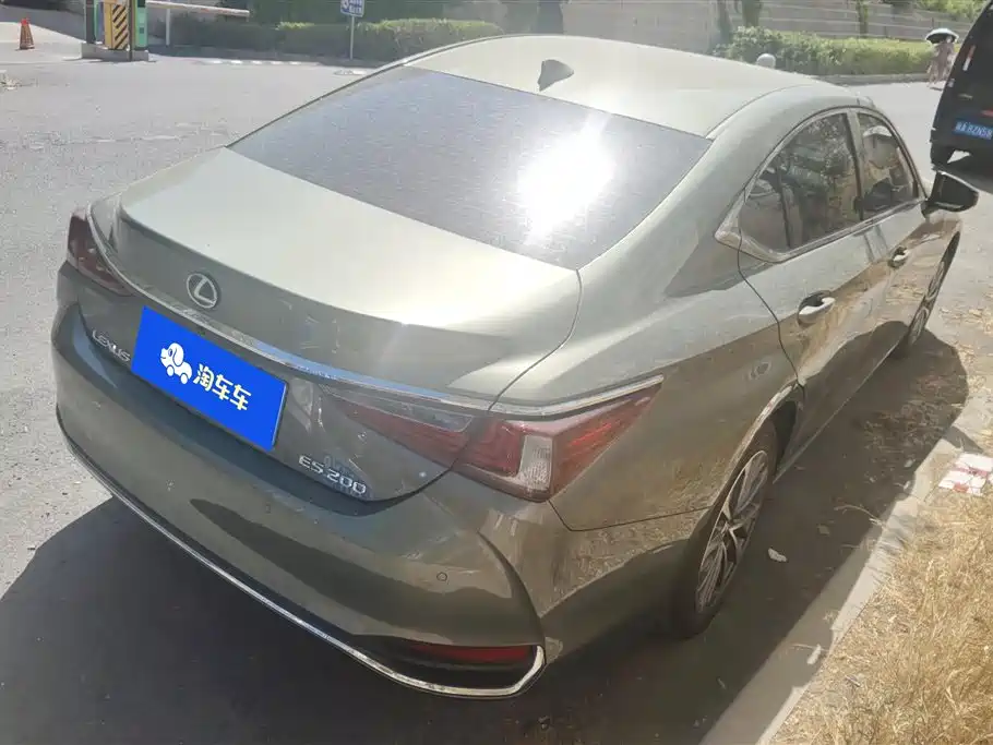 Lexus ES 2024