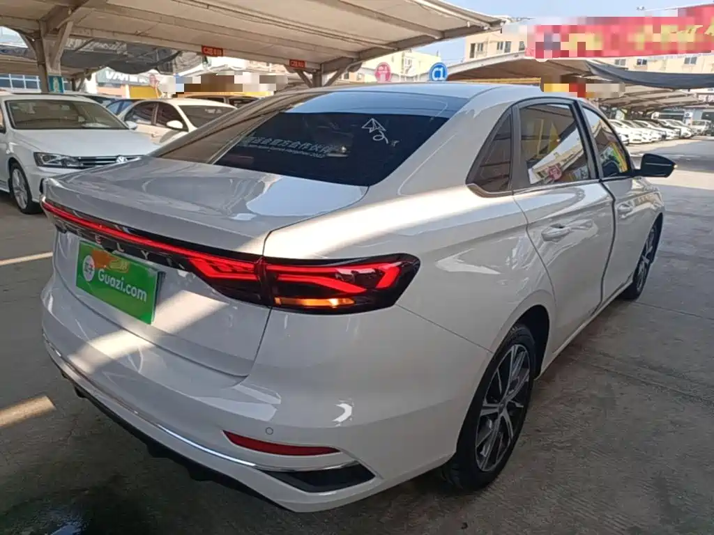 Geely Emgrand 2022