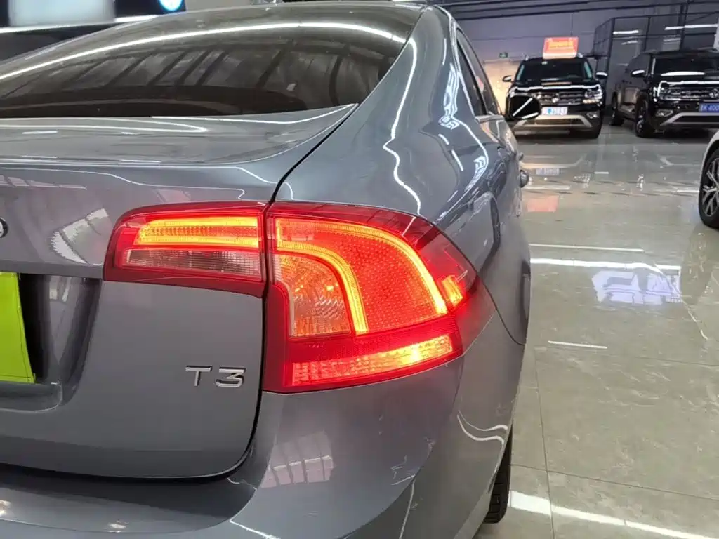 Volvo S60 2017 — фото 8