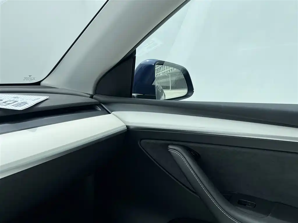 Tesla Model Y 2023 — фото 12