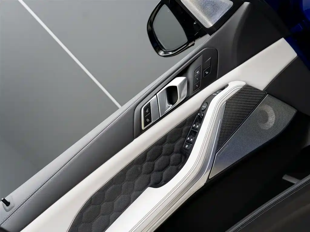 BMW X5 M 2023 — фото 9