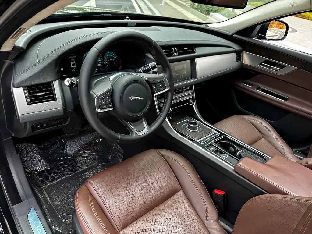 Jaguar XFL 2018 — фото 12